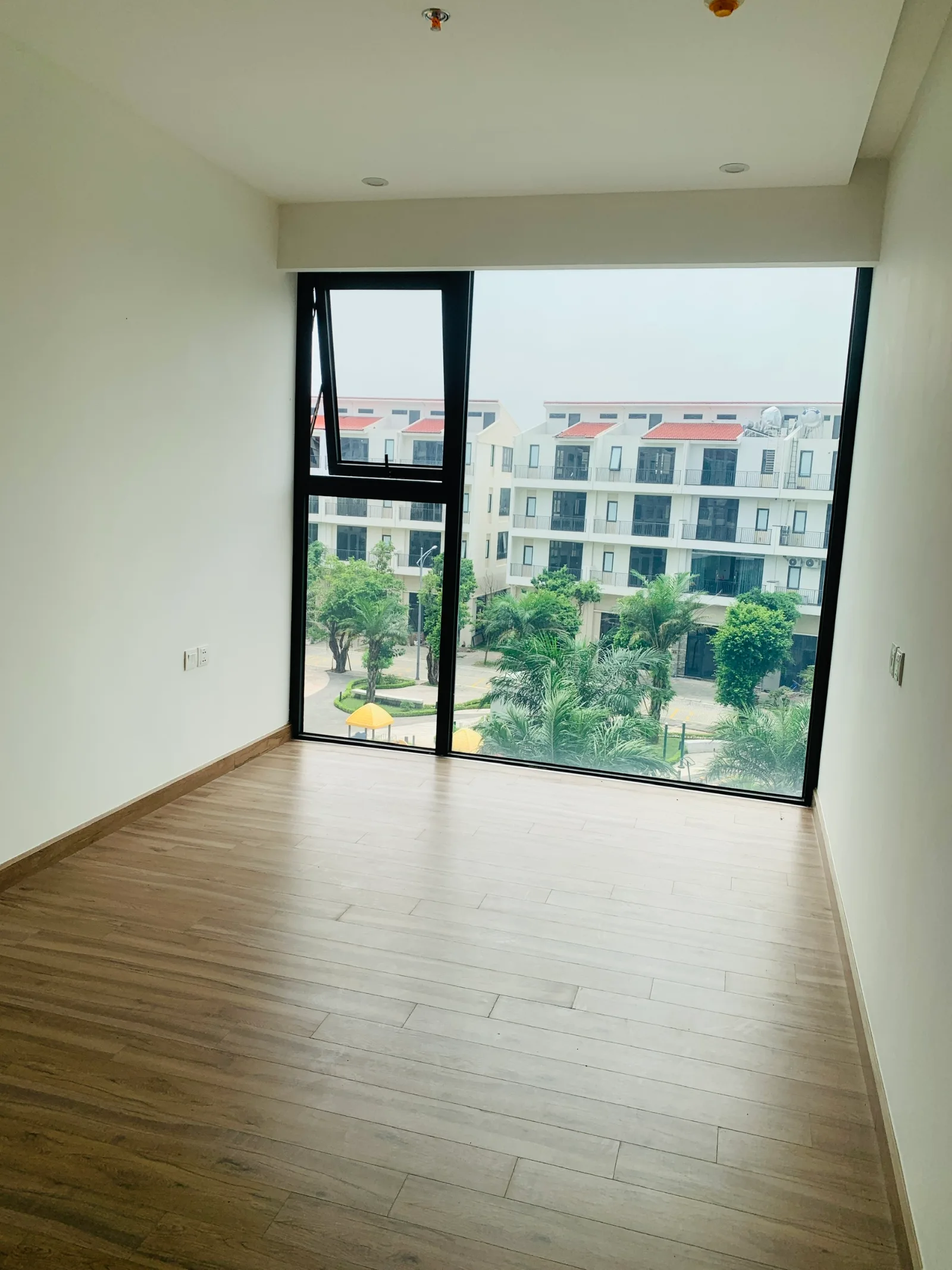 Chung cư  Ecopark 2 ngủ- 2 vệ sinh